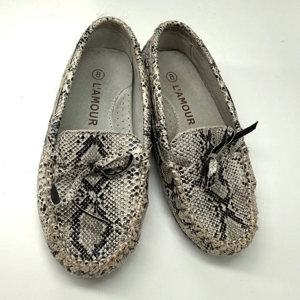 L'Amour Loafers Kids Size 8 Grey Snakeskin Print Good Condition Bow Moccasins